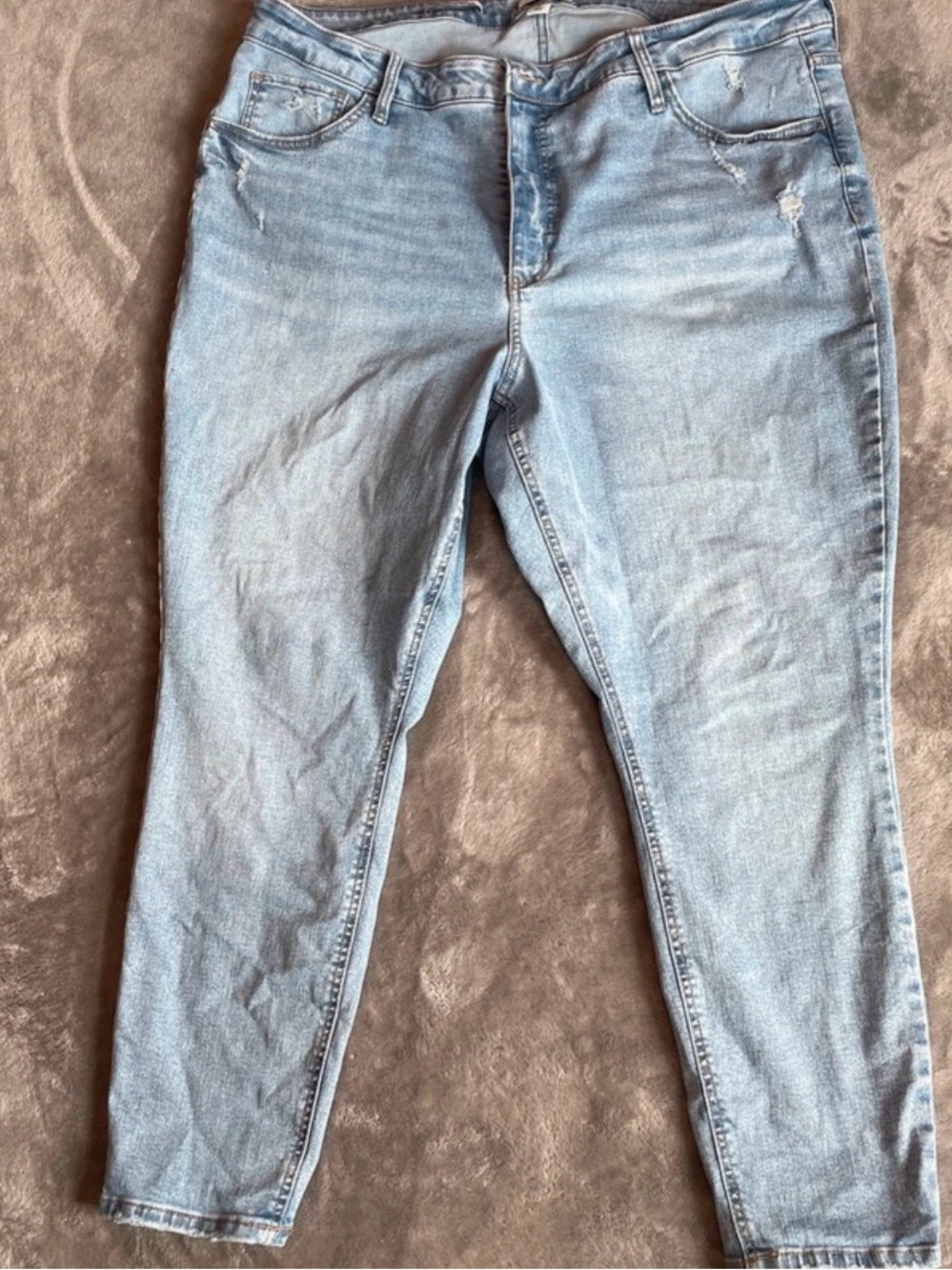 Light Wash Women's Stretch Jeans - Classic Slim Fit